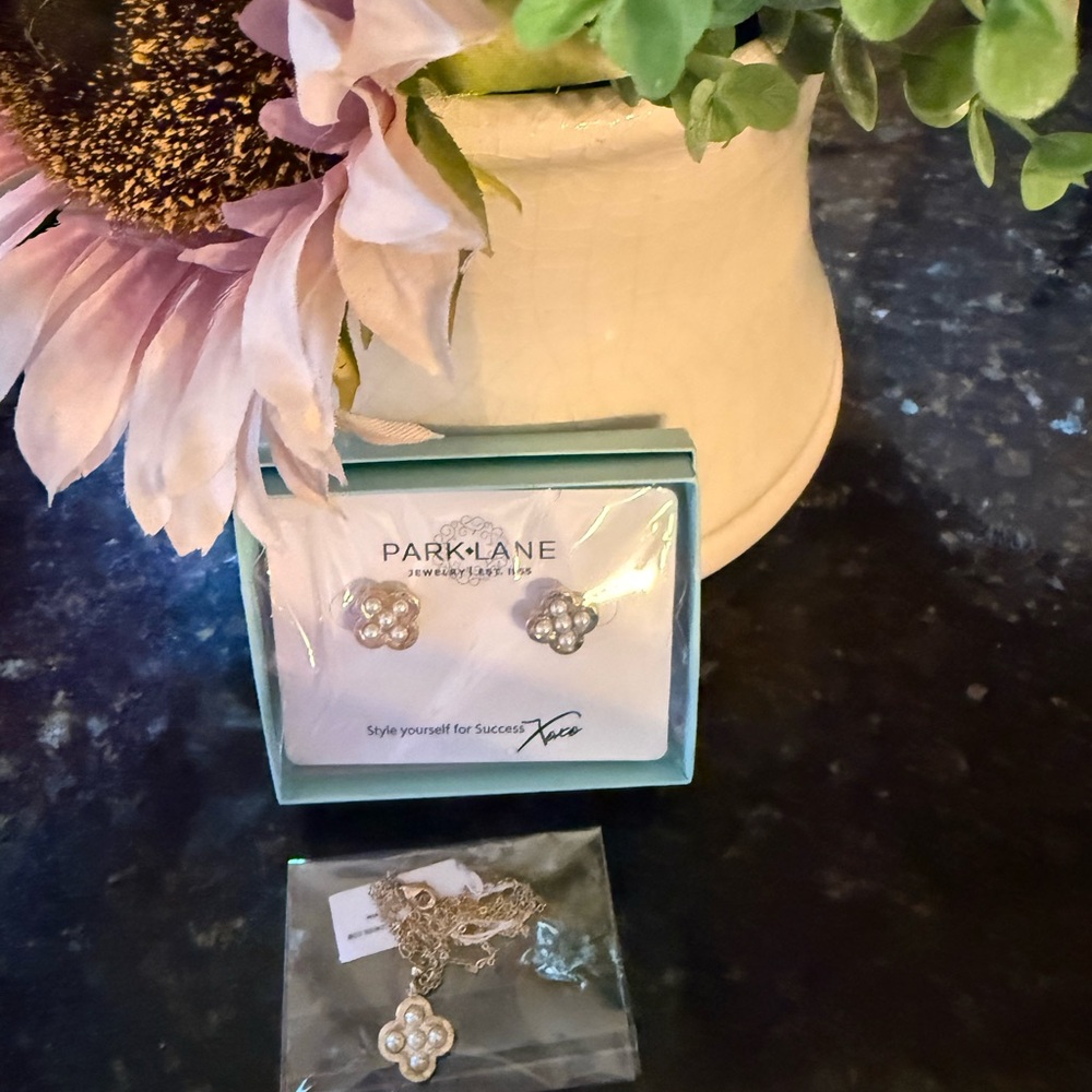 Park Lane Praline Necklace and Earring set, gold and pearl